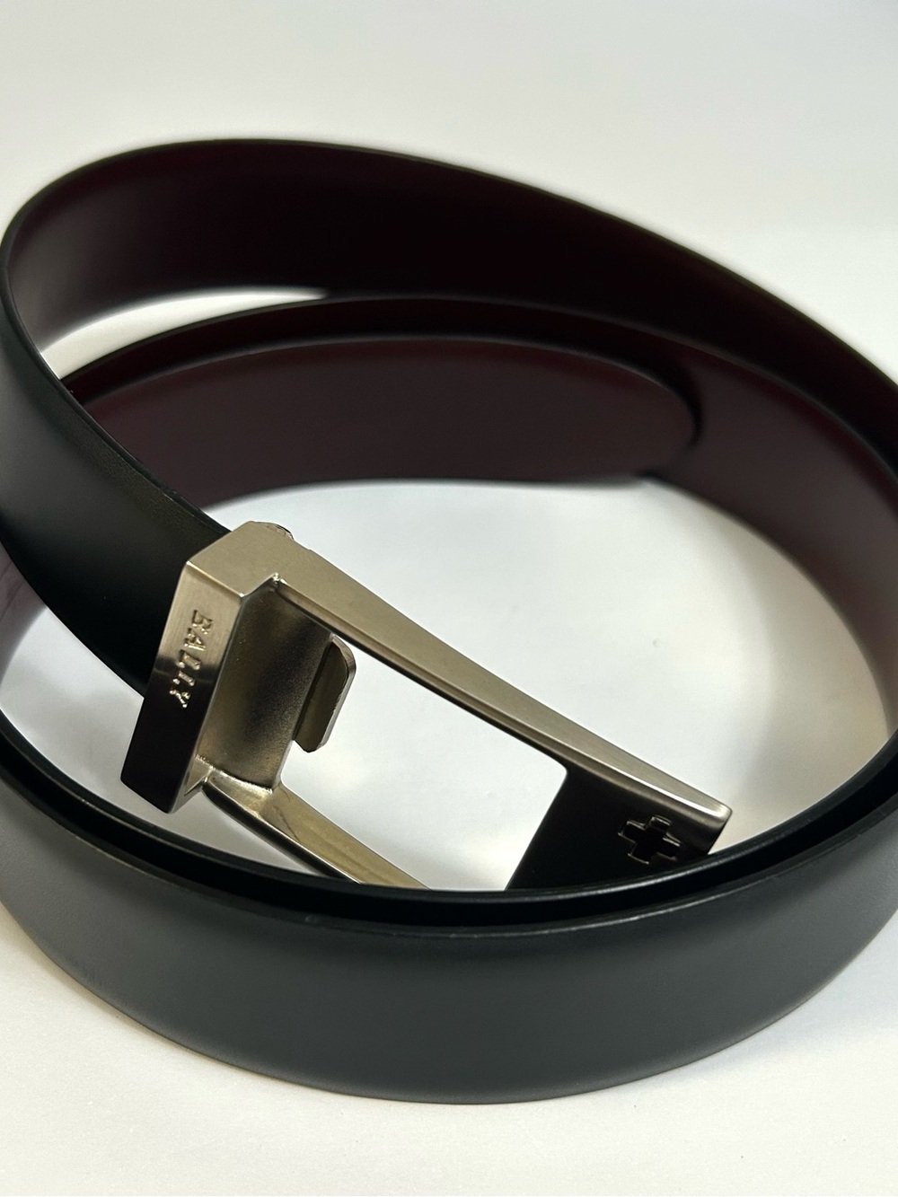Bally Reversible Black/Burgundy Leather Men's Dress Belt Sz 38 Swiss Crest Italy